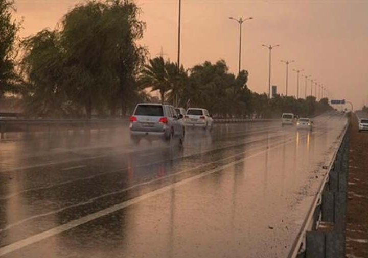 الأنواء الجوية: أمطار متفرقة وغبار وانخفاض تدريجي في درجات الحرارة خلال الأيام المقبلة