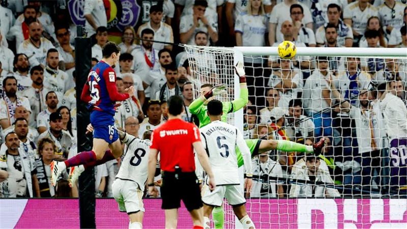 برشلونة يفتقد كريستنسن في الكلاسيكو أمام ريال مدريد