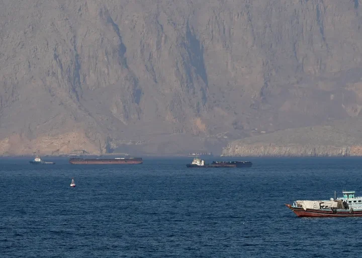 العراق وباكستان يبرمان تفاهمات مع إيران لضمان عبور شحنات الطاقة عبر مضيق هرمز