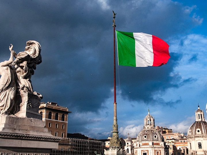 إيطاليا تلوّح بإرسال سفينتين حربيتين قرب الخليج وتربط المهمة بتهدئة دائمة في المنطقة