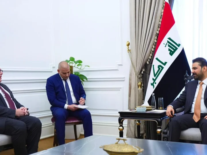 الزيدي والقائم بالأعمال الأمريكي يؤكدان على تغليب لغة الحوار في حلّ النزاعات وفرض الأمن في المنطقة