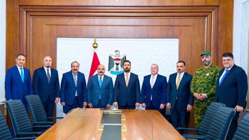 بحضور ممثل هيئة الحشد.. رئيس الوزراء يترأس اجتماعا لفريق الجهد الخدمي