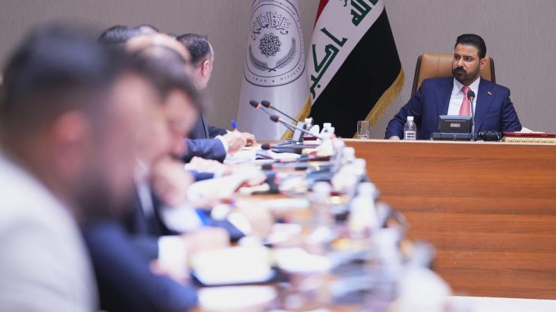 الزيدي من وزارة المالية: رواتب الموظفين يجب أن تطلق في مواعيدها