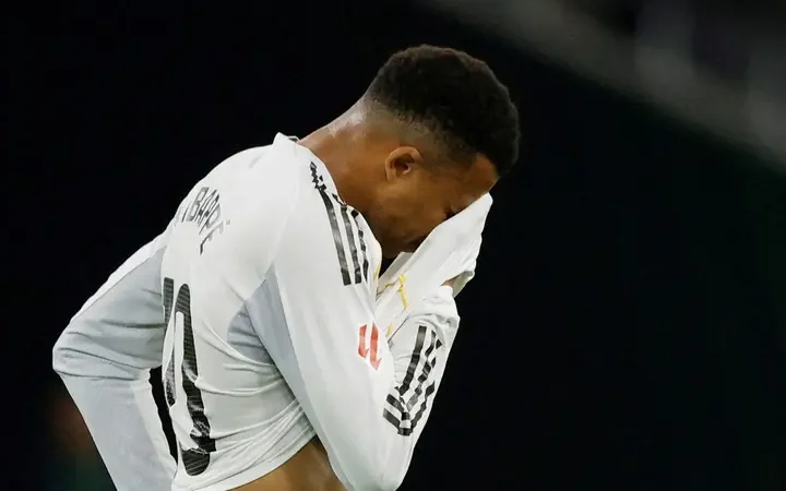 عاصفة في ريال مدريد.. آلاف المشجعين يوقعون لطرد مبابي فوراً