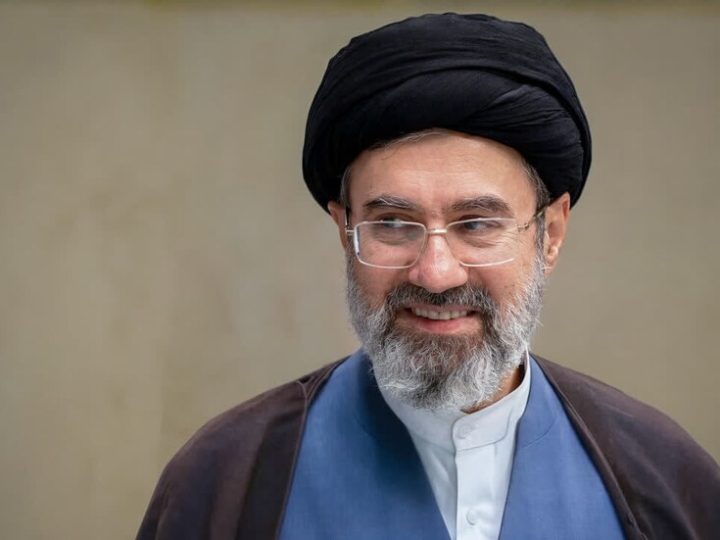 الخامنئي : أحد إنجازات الحرب الأخيرة هو ارتقاء بلادنا إلى مصاف الدول العظمى المؤثرة