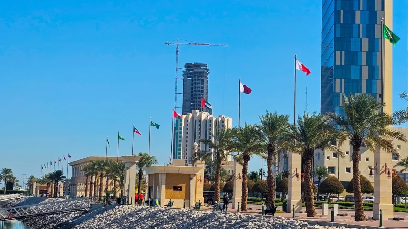 الكويت تعلن 63 إصابة جراء الهجمات الإيرانية ومجلس التعاون يدين استهداف البحرين والكويت