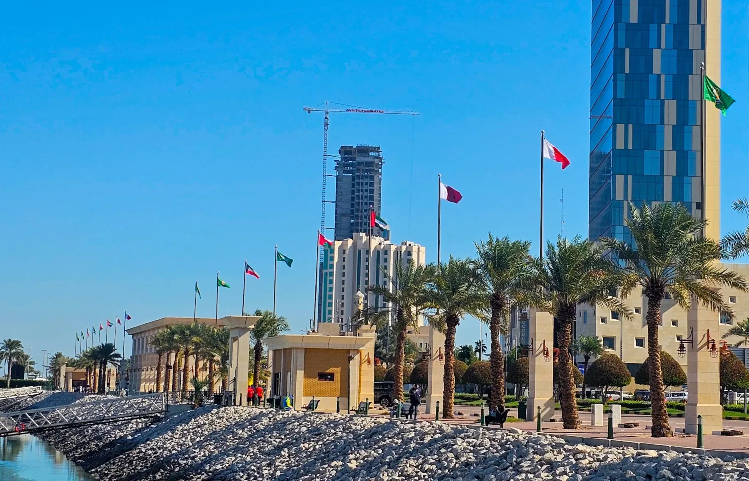 الكويت تعلن 63 إصابة جراء الهجمات الإيرانية ومجلس التعاون يدين استهداف البحرين والكويت