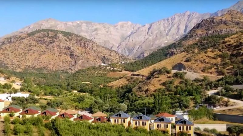 فرق إنقاذ ومروحية محتملة.. جهود مكثفة لإنقاذ بيشمركة عالق في منطقة جبلية بسوران
