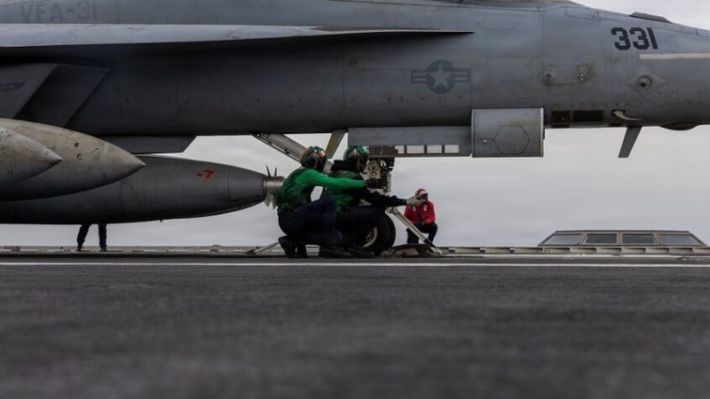البحرية الأمريكية: مقاتلة F/A-18 تتحطم في ولاية واشنطن والتحقيق يستغرق شهوراً