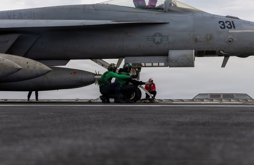 البحرية الأمريكية: مقاتلة F/A-18 تتحطم في ولاية واشنطن والتحقيق يستغرق شهوراً