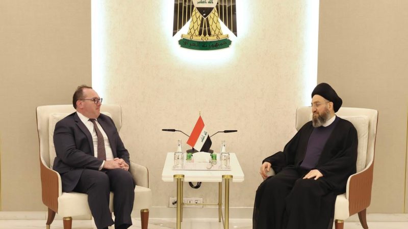 السيد الحكيم لهاريس: تجاوزنا الإنسداد السياسي وحصر السلاح بيد الدولة نص عليه قانون الحشد