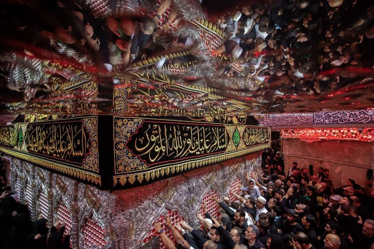 بالصور.. إحياء ليلة عاشوراء في حرمي الإمام الحسين وأخيه العباس