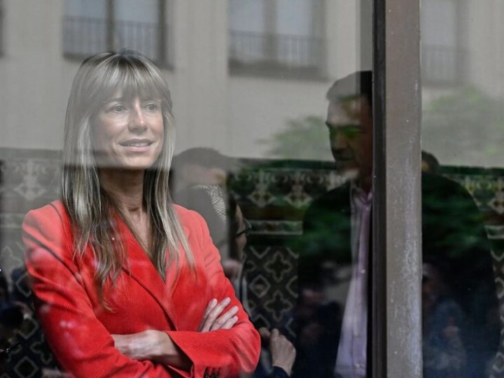 القضاء الإسباني يلزم زوجة سانشيز بالمثول أمام المحكمة ويمنعها من مغادرة البلاد
