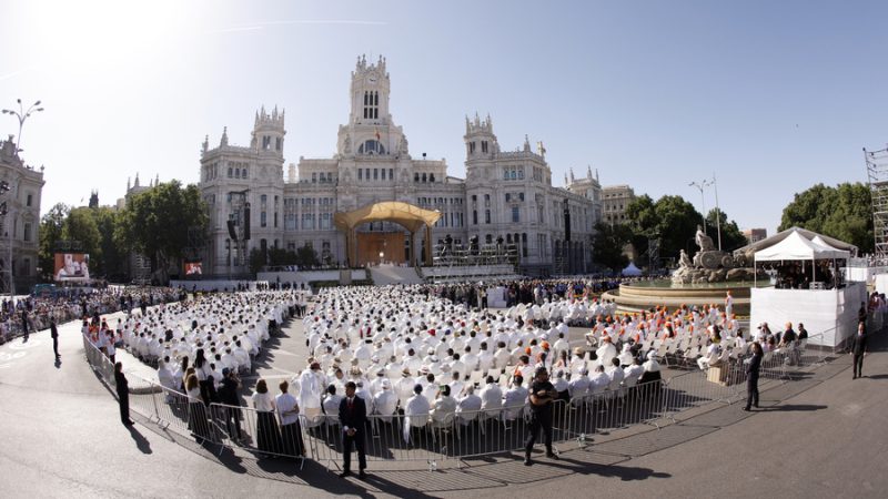 أكثر من 1.2 مليون شخص يتجمعون في وسط مدريد لحضور قداس يترأسه البابا لاوون الرابع عشر