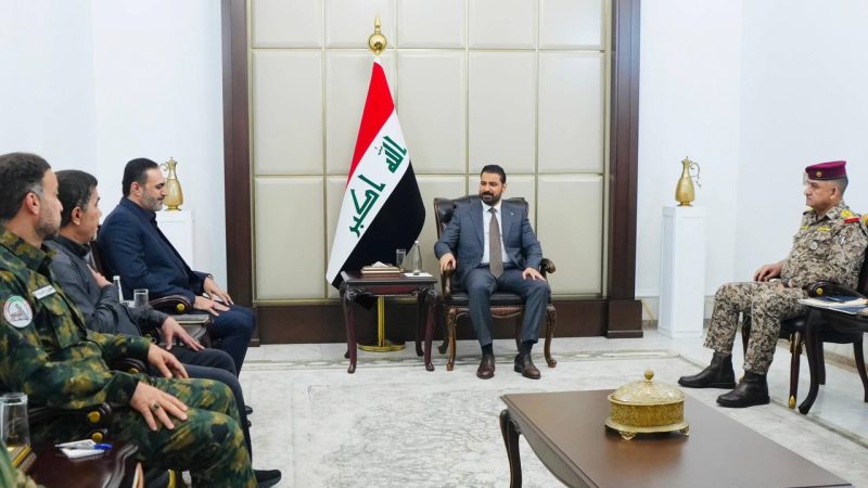 الزيدي يبحث مع الخزعلي وشبل الزيدي حصر السلاح بيد الدولة ويعلن تشكيل لجنة مشتركة لتنفيذ الإجراءات