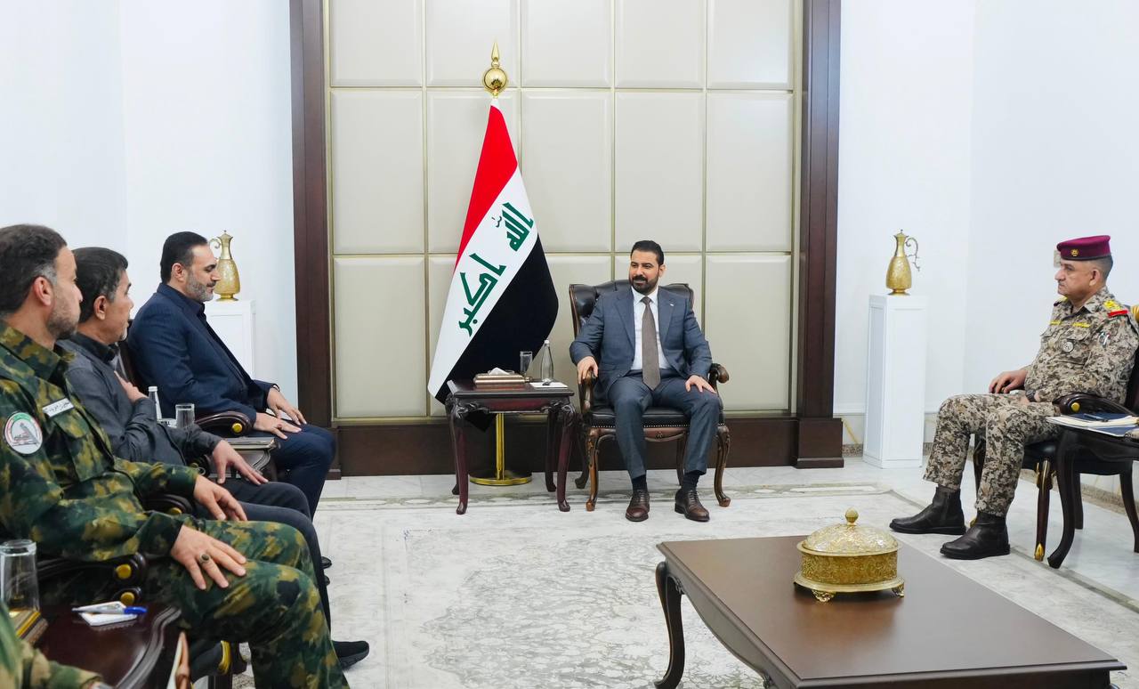 الزيدي يبحث مع الخزعلي وشبل الزيدي حصر السلاح بيد الدولة ويعلن تشكيل لجنة مشتركة لتنفيذ الإجراءات
