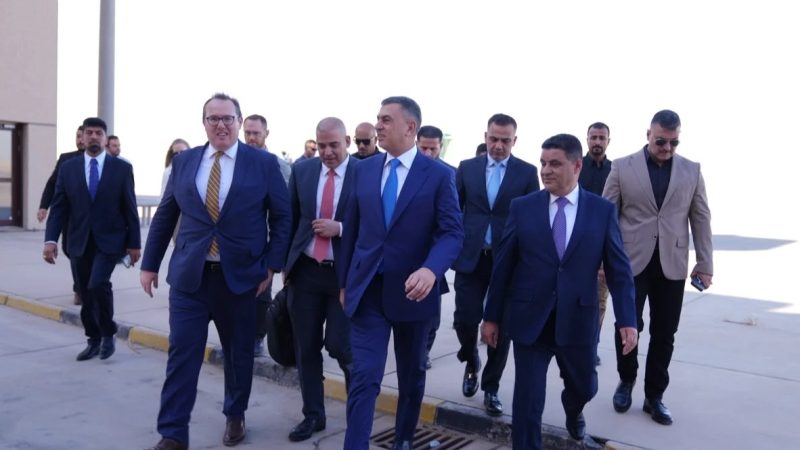السفارة الأميركية تؤكد السعي لتعزيز الشراكة الاقتصادية مع العراق خلال زيارة هاريس إلى البصرة