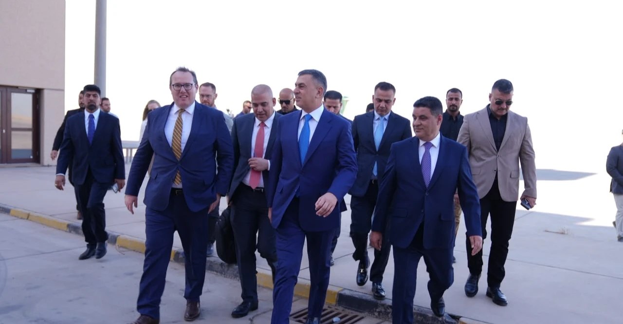 السفارة الأميركية تؤكد السعي لتعزيز الشراكة الاقتصادية مع العراق خلال زيارة هاريس إلى البصرة