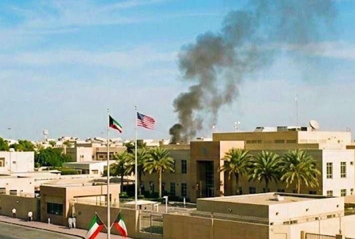 الكويت تغلق مجالها الجوي مؤقتاً وتحول الرحلات إلى مطارات بديلة