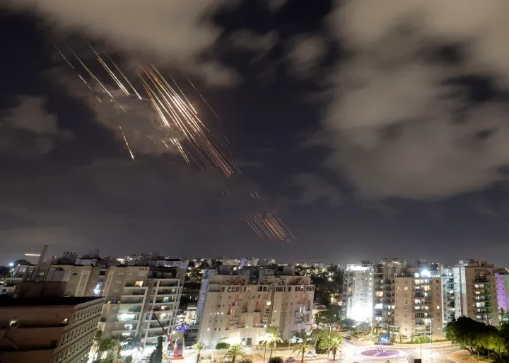الحرس الثوري الإيراني يهدد بتوسيع العمليات ويحذر من استهداف منشآت الطاقة في المنطقة