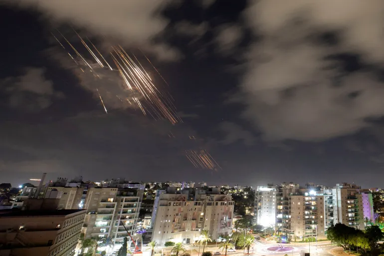 الحرس الثوري الإيراني يهدد بتوسيع العمليات ويحذر من استهداف منشآت الطاقة في المنطقة