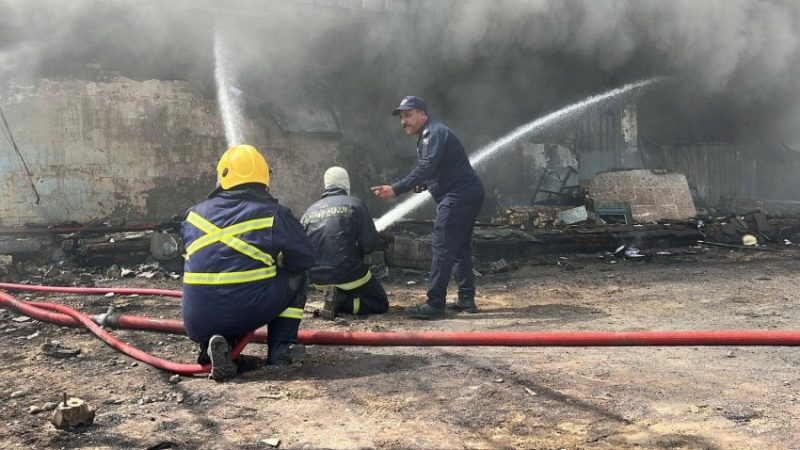 الدفاع المدني يخمد حريقاً داخل منشأة رياضية قرب ملعب الشعب الدولي