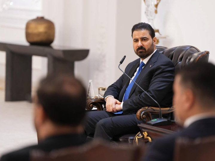 الزيدي يوجه بإدراج نص في موازنة 2027 لتعيين الأطباء المقيمين العاملين بصفة عقود حالياً