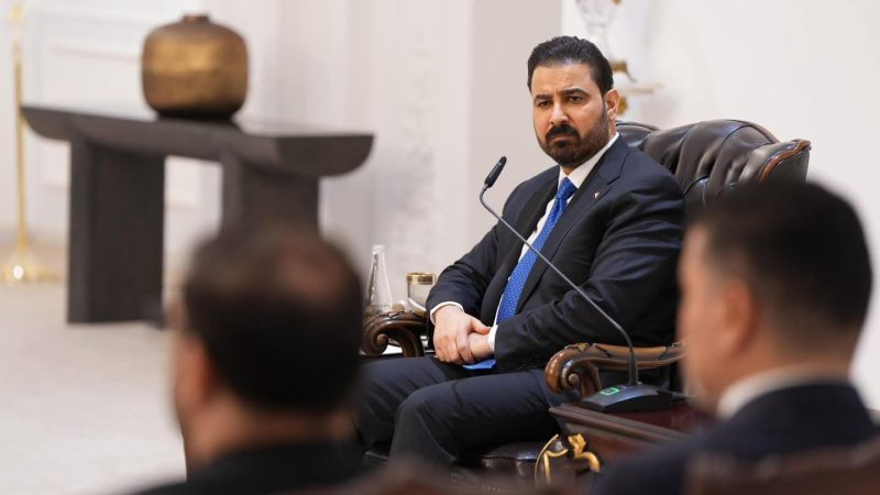 الزيدي يوجه بإدراج نص في موازنة 2027 لتعيين الأطباء المقيمين العاملين بصفة عقود حالياً