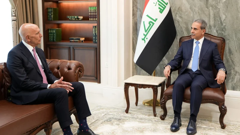 المبعوث الأمريكي توم باراك يشيد بدور القضاء العراقي في إكمال الاستحقاقات الدستورية