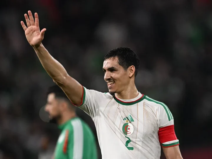 بعد 123 مباراة.. ماندي يعتزل اللعب الدولي مع الجزائر