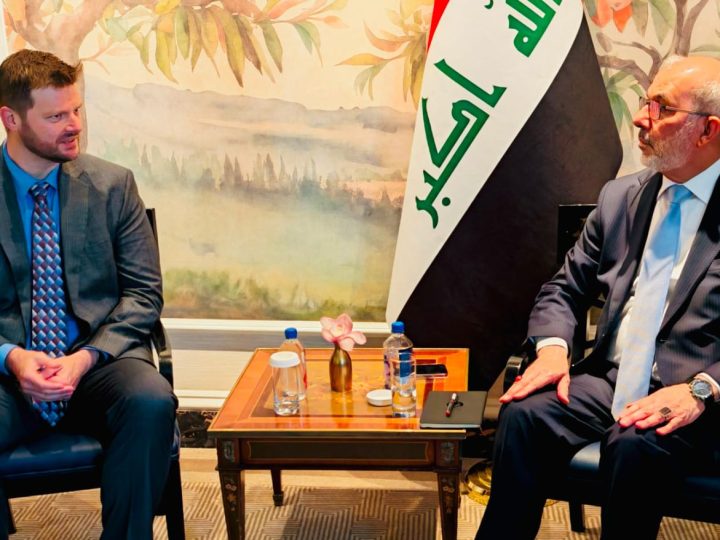 العراق و”شيفرون” يبحثان فرصاً إستراتيجية لزيادة إنتاج النفط واستثمار الغاز