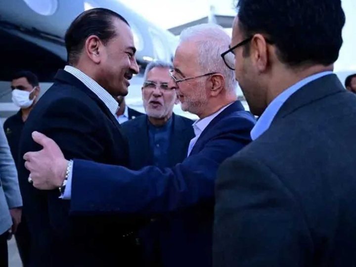قائد الجيش الباكستاني يبحث مع وزير الداخلية الإيراني استئناف المفاوضات بين طهران وواشنطن