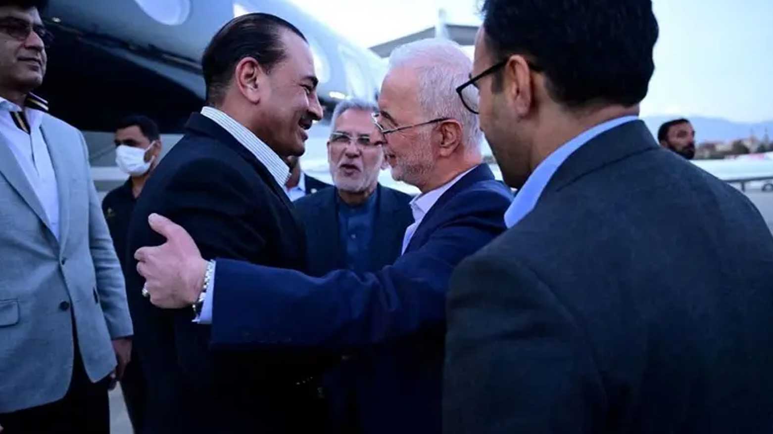 قائد الجيش الباكستاني يبحث مع وزير الداخلية الإيراني استئناف المفاوضات بين طهران وواشنطن