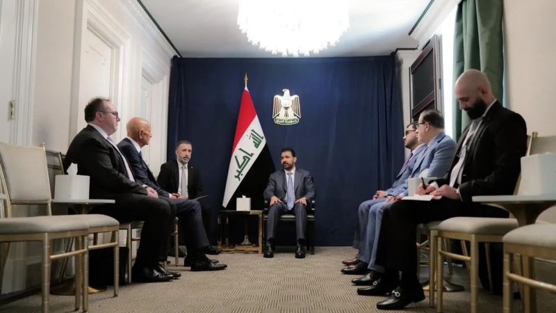 الزيدي وباراك يؤكدان أهمية دعم الجهود الرامية إلى تعزيز الأمن والاستقرار بالمنطقة