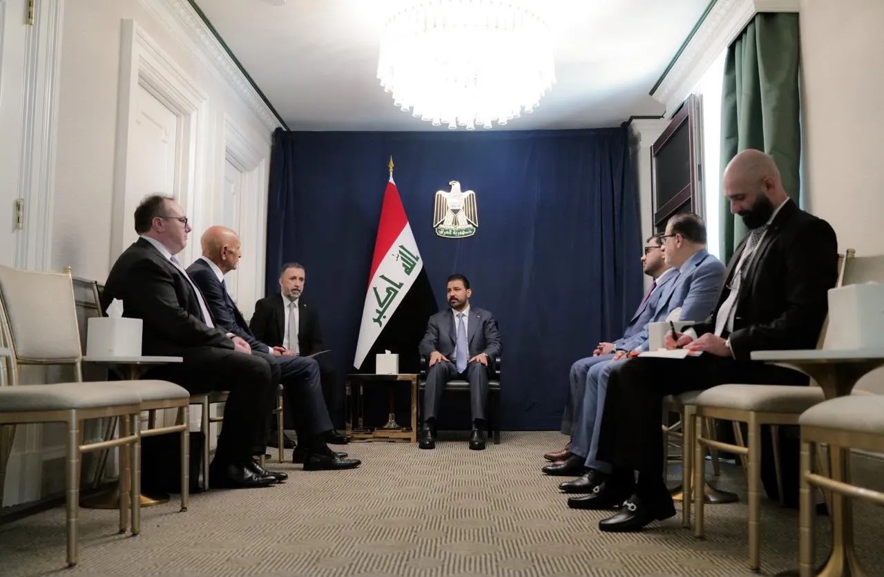 الزيدي وباراك يؤكدان أهمية دعم الجهود الرامية إلى تعزيز الأمن والاستقرار بالمنطقة