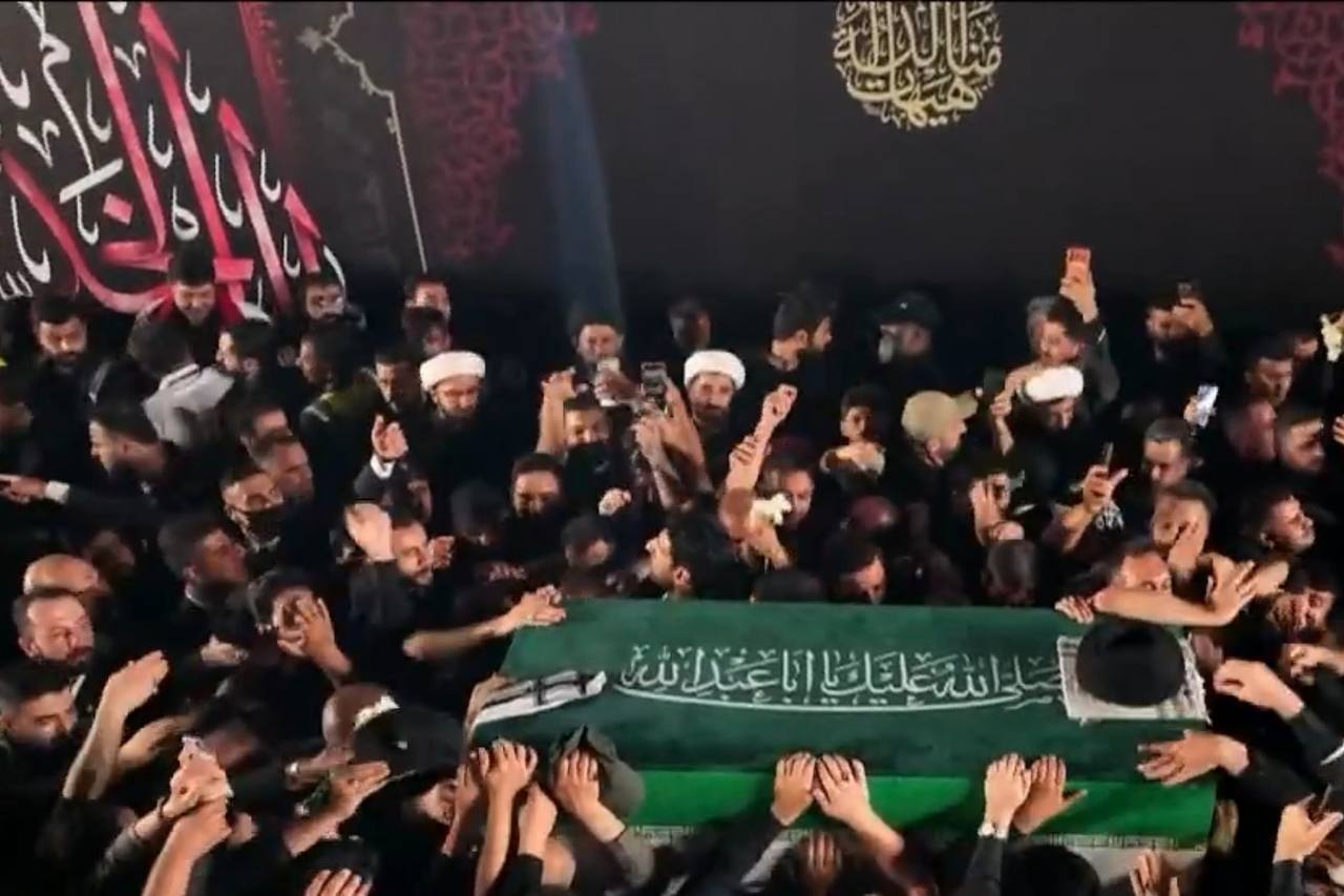 انطلاق مراسم التشييع الرسمي للشهيد السيد علي الخامنئي في النجف الأشرف