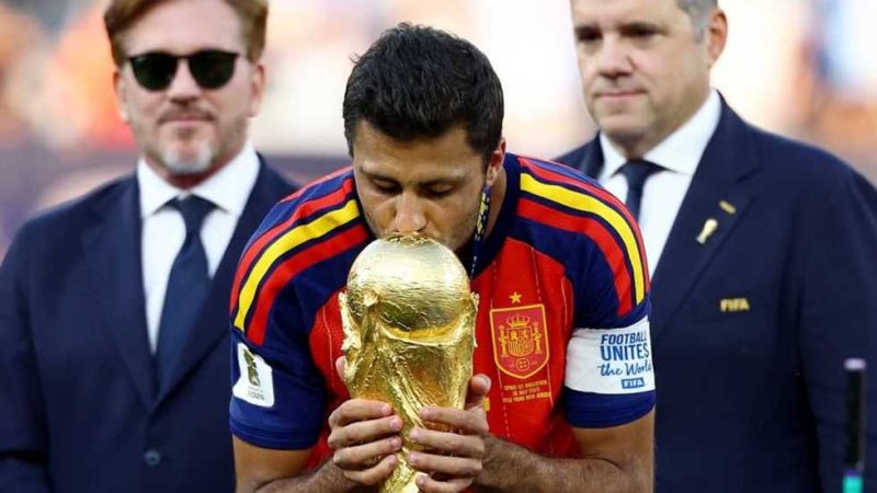 رودري يُبلغ مانشستر سيتي برغبته في ارتداء قميص ريال مدريد