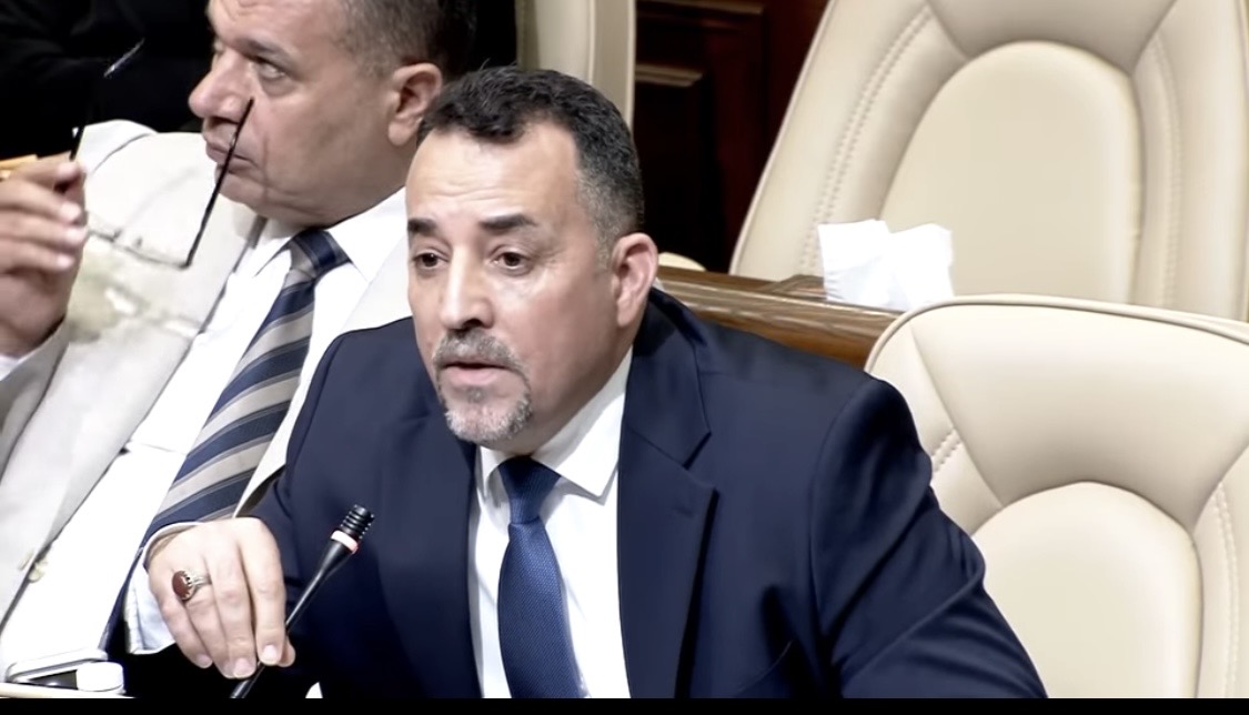 المعموري يطالب بإكمال المشاريع المتوقفة والإسراع بإتمام جولة التراخيص الخامسة