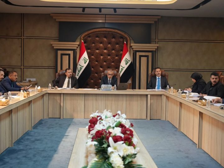 المالية النيابية ترفع قانون منح الموظف إجازة 5 سنوات إلى رئاسة البرلمان لإدراجه على جدول الأعمال