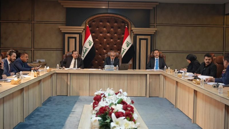 المالية النيابية ترفع قانون منح الموظف إجازة 5 سنوات إلى رئاسة البرلمان لإدراجه على جدول الأعمال
