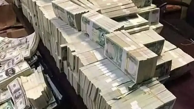 وزير الاتصالات: هروب مطلوبين في قضية فساد إلى فرنسا.. وملاحقتهما دولياً لاسترداد الأموال