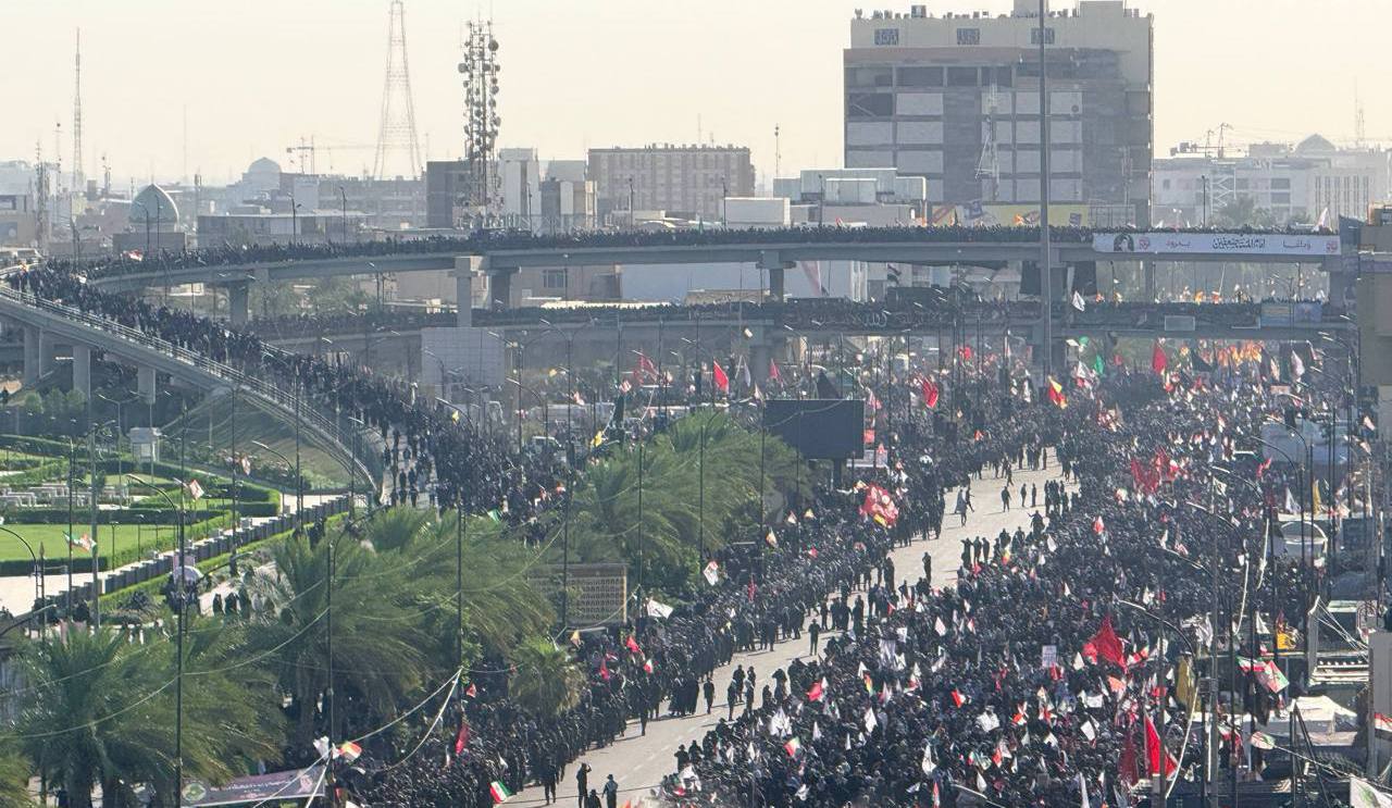 مراسم تشييع خامنئي تنطلق في النجف بمشاركة رسمية وشعبية واسعة وسط إجراءات مشددة