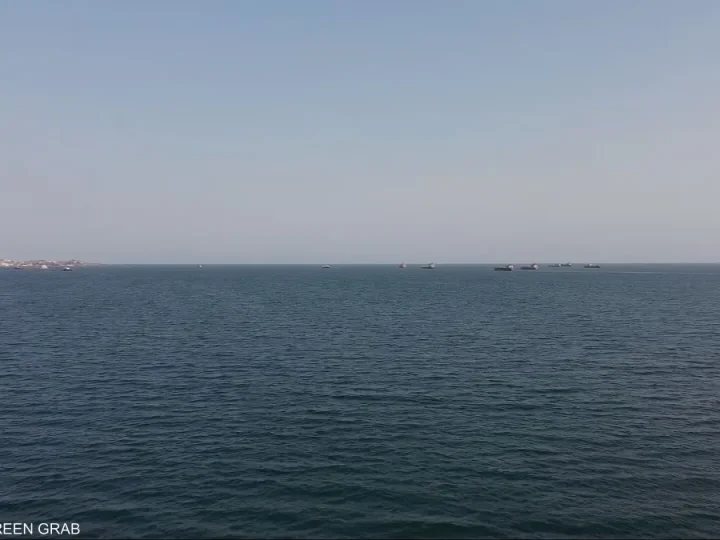 الحوثيون يعلنون حظر الملاحة البحرية على السعودية