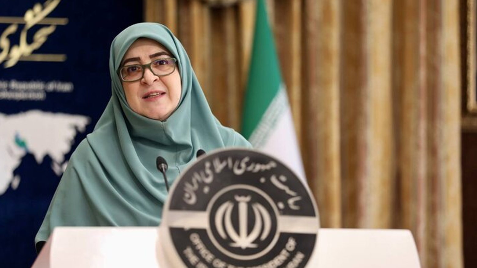 طهران تعلن مقتل 30 مدنياً بالضربات الأمريكية.. والحرس الثوري يستهدف مقر الأسطول الخامس في البحرين