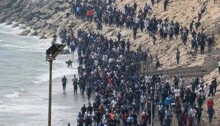 20 ألفاً منهم مغاربة.. 49 ألف مهاجر عبروا لإسبانيا خلال 24 ساعة