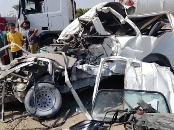 18 قتيلا غالبيتهم أطفال في اصطدام شاحنتي نقل عمال في مصر