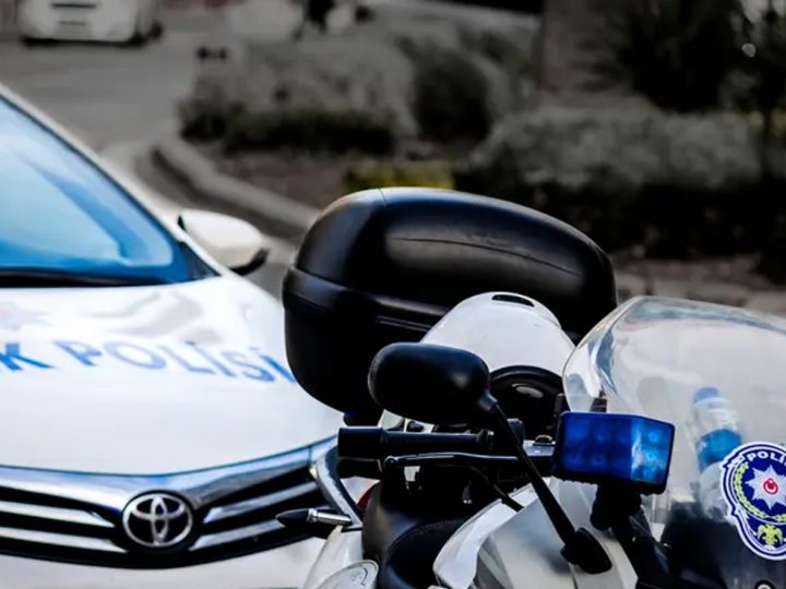 اعتقال ثلاثة أشخاص انتحلوا صفة عناصر في الاستخبارات التركية للقيام بعمليات احتيال