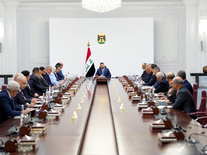الزيدي يترأس اجتماعاً لوزارة النفط ويوجه بأن يكون عمل الشركات النفطية على مدار 24 ساعة بما يضمن استدامة عمليات الإنتاج والتصدير وزيادة معدلاتها