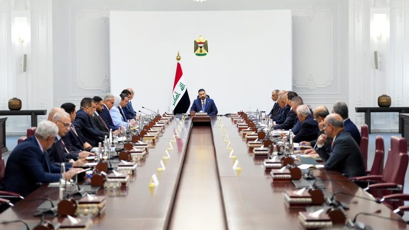 الزيدي يترأس اجتماعاً لوزارة النفط ويوجه بأن يكون عمل الشركات النفطية على مدار 24 ساعة بما يضمن استدامة عمليات الإنتاج والتصدير وزيادة معدلاتها
