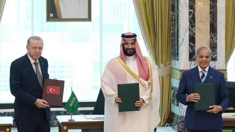 اتفاق مكة للدفاع المشترك: أي هجوم مسلح على أي دولة يعد هجوما على الدول الثلاث جميعها
